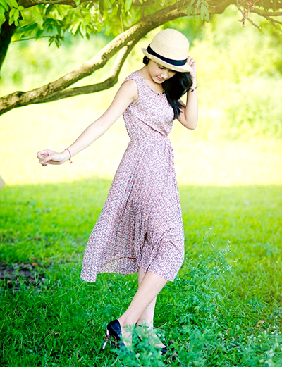 Từng[-]đạt[-]giải[-]Miss[-]duyên[-]dáng[-]Hà[-]Thành,[-]Thảo[-]đang[-]là[-]một[-]người[-]mẫu[-]ảnh.